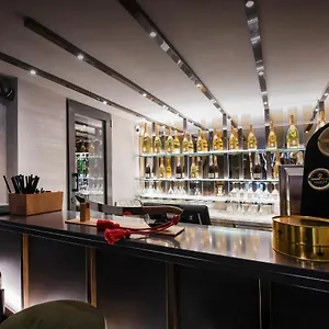 https://hotel-77-seventy-seven-maison-dart-collection.it-romehotels.com